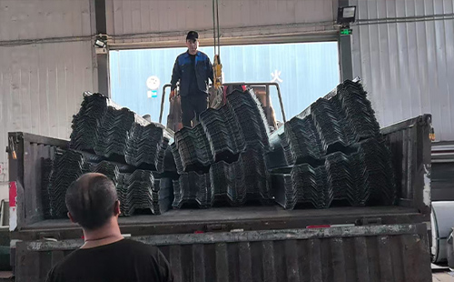 闭口楼承板耐火时限实测：大跨度怎样选兴海楼承板